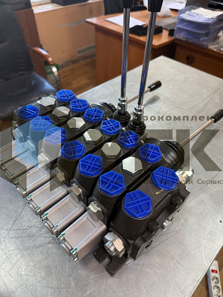 DCV100 6 секционный (аналог 6РС100-N2 А1А1(Ju+3) А1А1 А1А1(Ju+3) Т2 GKz1) Гидрораспределитель  с двумя джойстиками