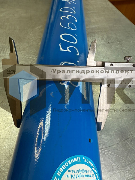 Гидроцилиндр погрузчика ГЦ 80.50.630.1010.040 Х (плиты мусоровоза КО-440 В)